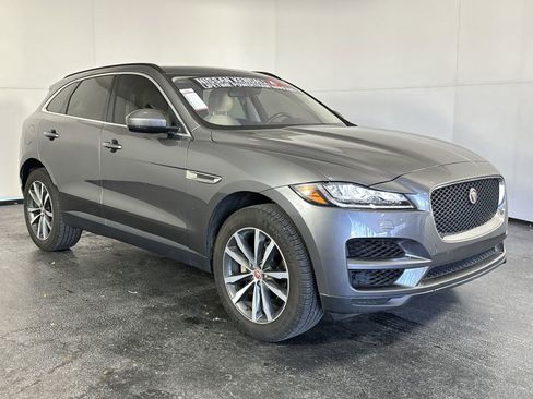 Used 2018 Jaguar F-PACE Prestige image 3
