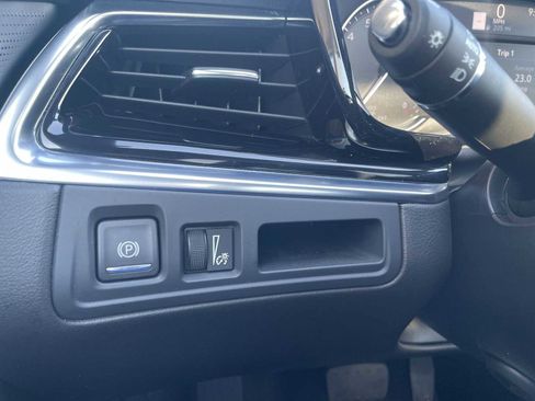 Certified 2025 Cadillac XT6 Premium Luxury image 18