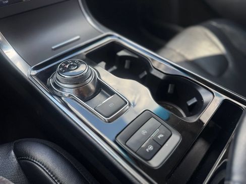 Used 2019 Ford Edge Titanium w/ Equipment Group 301A FWD image 20