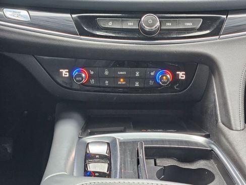 Used 2024 Buick Enclave Premium image 13