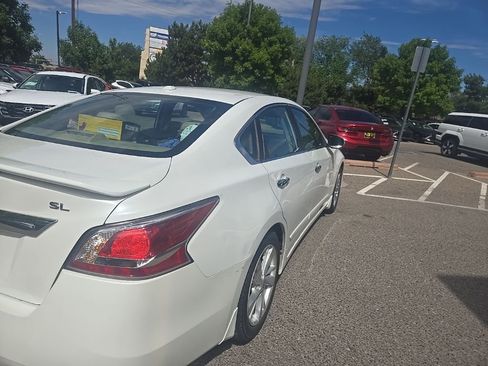 Used 2015 Nissan Altima 2.5 SL w/ Technology Package FWD image 3