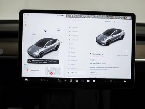 Used 2024 Tesla Model Y Performance image 16