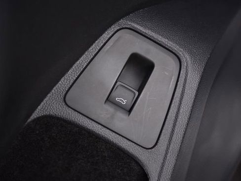 Certified 2024 Volkswagen Tiguan SEL R-Line AWD/4WD image 9