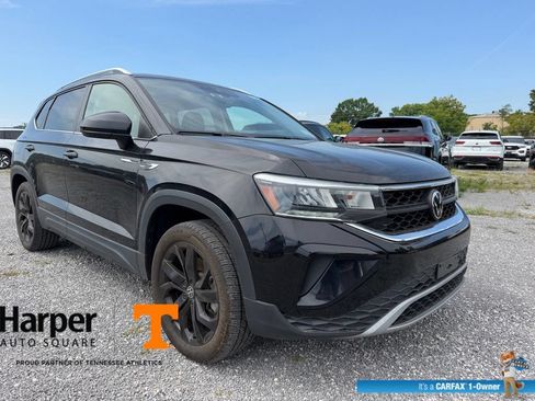 Used 2023 Volkswagen Taos SE w/ Panoramic Sunroof Package AWD/4WD image 7