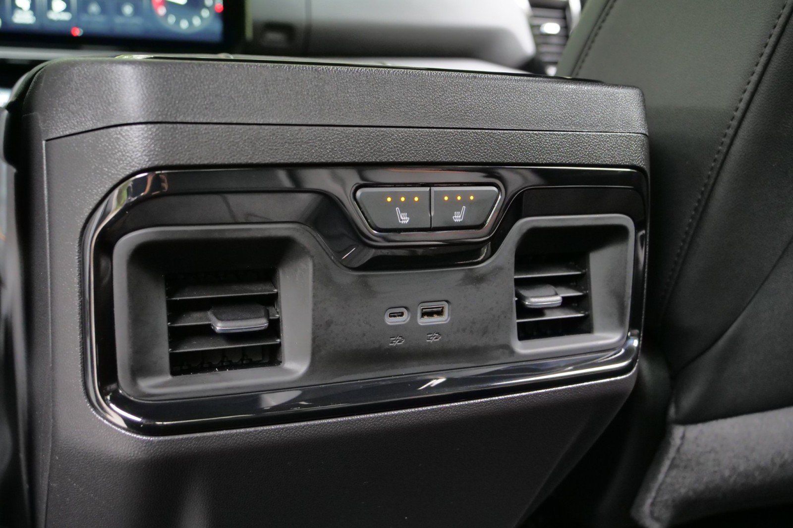 Used 2024 GMC Sierra 1500 AT4 w/ Technology Package AWD/4WD image 36