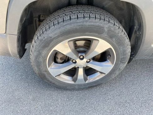 Used 2019 Jeep Cherokee Limited AWD/4WD image 27