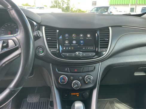Used 2019 Chevrolet Trax LT w/ Sun & Sound Package FWD image 11