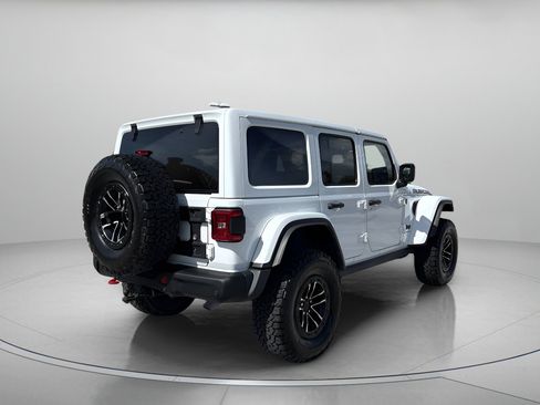 Used 2025 Jeep Wrangler Unlimited Rubicon AWD/4WD image 3