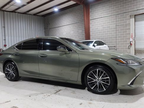Used 2025 Lexus ES 300h w/ Premium Package FWD image 6