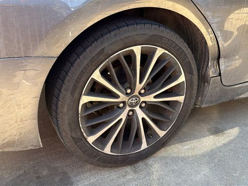 Used 2018 Toyota Camry LE image 6