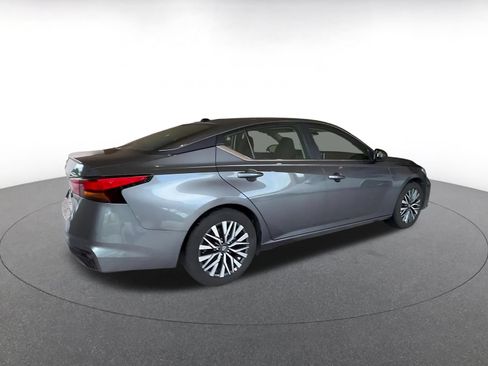 Used 2026 Nissan Altima 2.5 SV FWD image 15