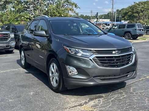 Used 2019 Chevrolet Equinox LT FWD image 2