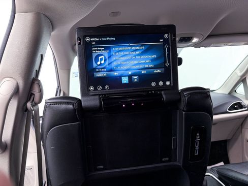 Used 2020 Chrysler Pacifica Limited w/ Advanced Safetytec Group FWD image 21