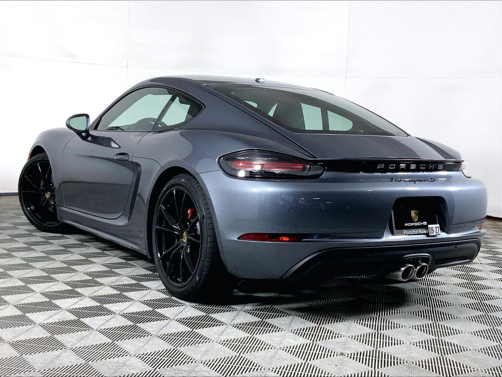 Used 2025 Porsche 718 Cayman S RWD image 3