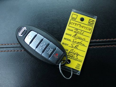 Used 2021 Nissan Sentra SR w/ SR Premium Package image 29