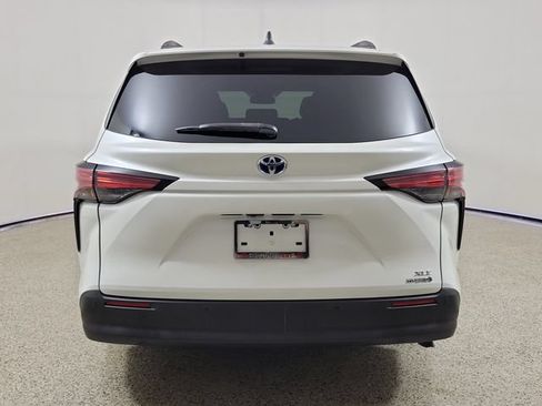 Used 2021 Toyota Sienna XLE FWD image 6