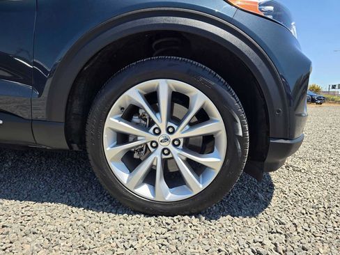 Used 2023 Ford Explorer Platinum w/ Premium Technology Package AWD/4WD image 9