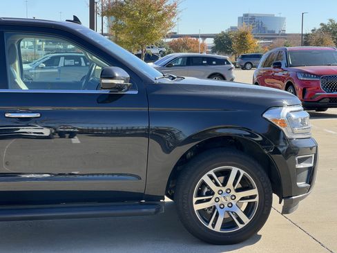 Used 2024 Ford Expedition Limited image 12