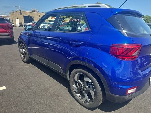 Used 2025 Hyundai Venue SEL FWD image 6