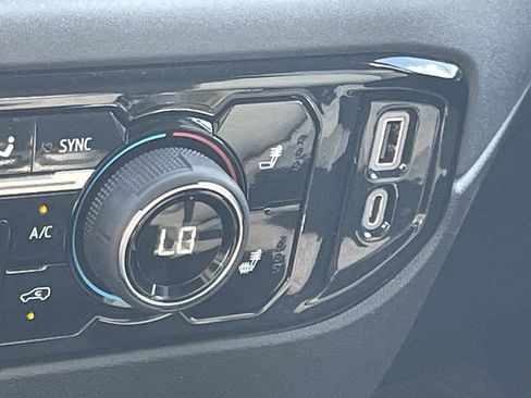 Used 2022 Chevrolet Silverado 1500 LT image 22