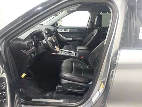 Used 2024 Ford Explorer Limited AWD/4WD image 7