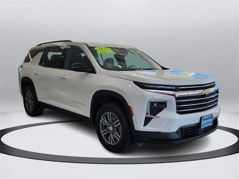 Certified 2025 Chevrolet Traverse LT image 4