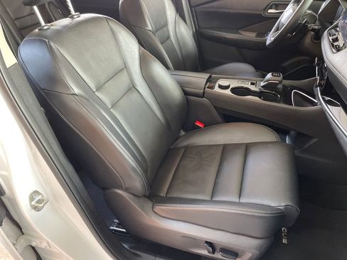 Used 2025 Nissan Rogue SL image 34