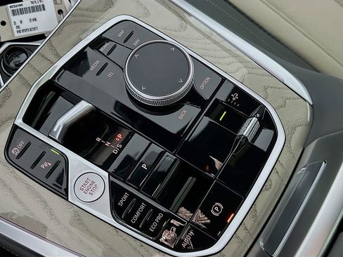 Used 2025 BMW X7 M60i w/ Climate Comfort Package image 15