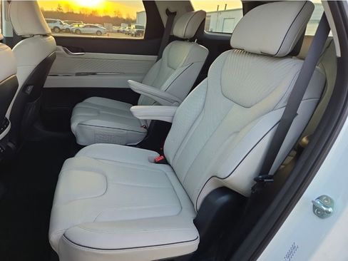 Used 2024 Hyundai Palisade Calligraphy image 10