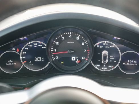 Used 2023 Porsche Cayenne Platinum Edition image 21