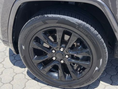 Used 2021 Jeep Grand Cherokee Laredo X AWD/4WD image 17