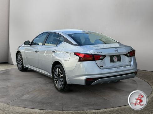 Used 2023 Nissan Altima 2.5 SV AWD/4WD image 5