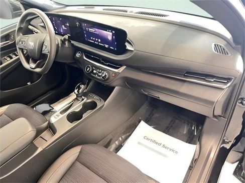Used 2025 Buick Envista Preferred image 10