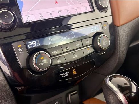 Used 2020 Nissan Rogue SV image 15