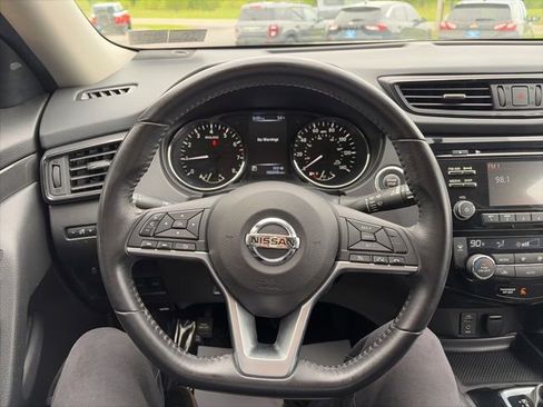 Used 2017 Nissan Rogue SV FWD image 11