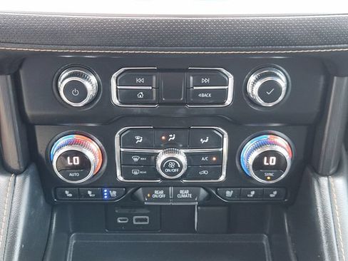 Used 2021 GMC Yukon XL AT4 w/ Rear Media and Nav Package AWD/4WD image 19