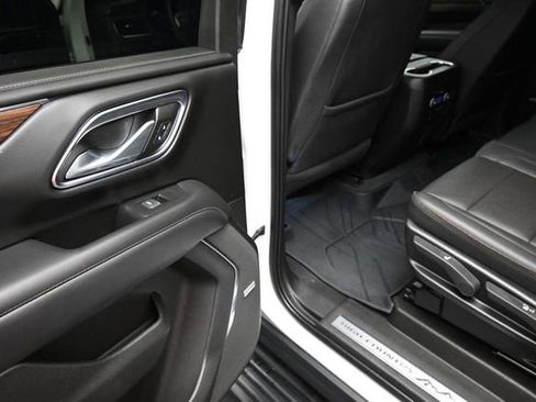 Used 2023 Chevrolet Suburban High Country AWD/4WD image 18