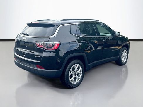 Used 2025 Jeep Compass Latitude AWD/4WD image 7