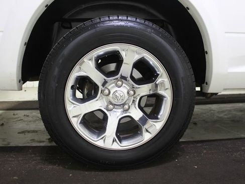 Used 2017 RAM 1500 Laramie RWD image 28