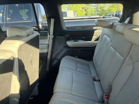 Used 2025 Jeep Wagoneer 4WD image 7