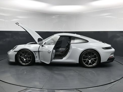 Certified 2024 Porsche 911 GT3 RS RWD image 34
