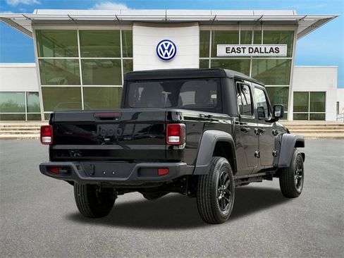 Used 2023 Jeep Gladiator Sport image 4