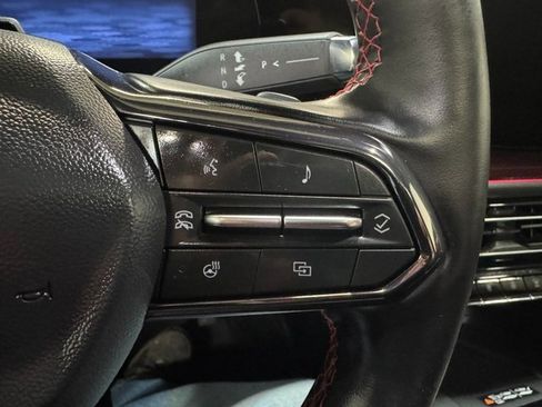 Used 2025 Chevrolet Traverse RS image 20