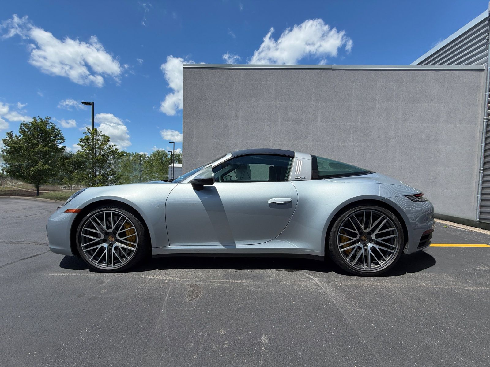 Used 2021 Porsche 911 Targa 4S w/ Sport Package AWD/4WD image 2