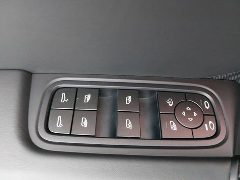 Used 2025 Porsche Cayenne Coupe image 30