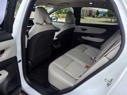 Used 2025 Nissan Ariya FWD image 15