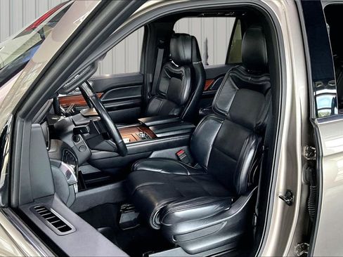 Used 2019 Lincoln Navigator Reserve AWD/4WD image 21