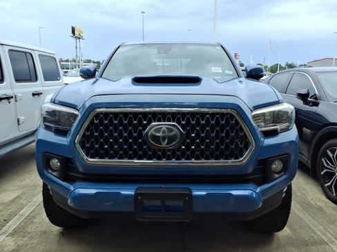 Used 2019 Toyota Tacoma TRD Sport w/ Technology Package RWD image 3