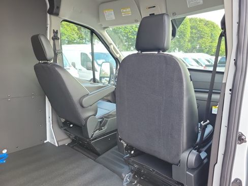 New 2026 Ford Transit 250 148 Medium Roof w/ Load Area Protection Package RWD image 12