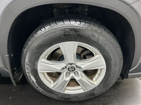 Used 2023 Toyota Highlander LE image 8